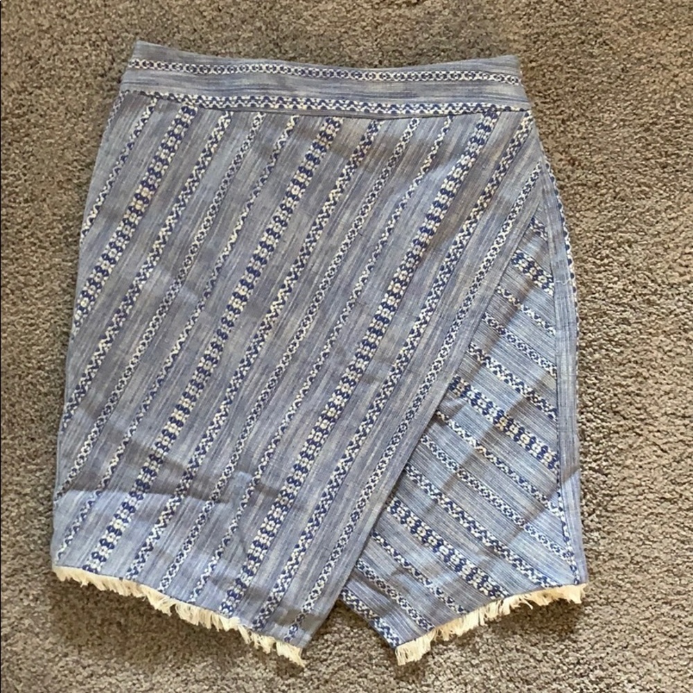 Asymmetric skirt.